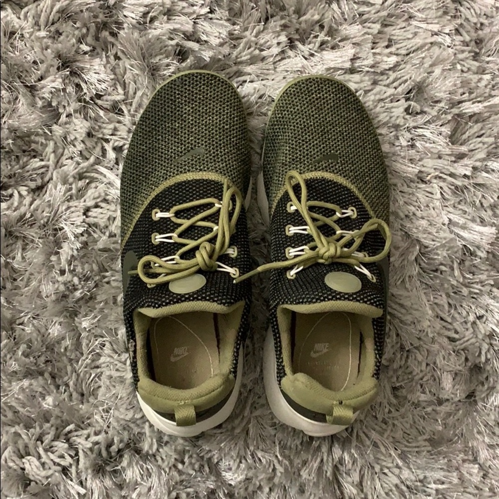 Women’s Olive Green Nike Presto size U.S. 6.5 - Picture 3 of 7